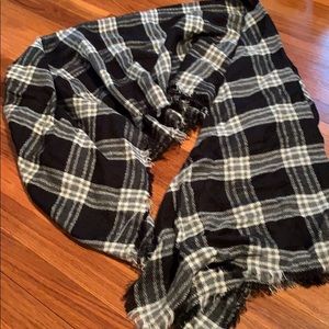 Women’s scarf plaid